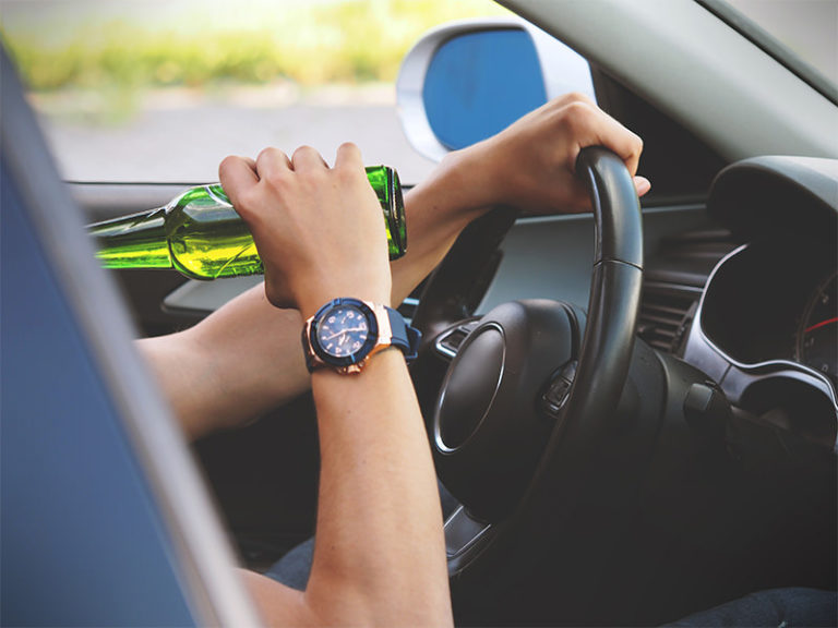 Manejar bajo influencia del alcohol