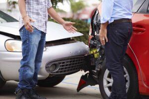 Es crucial que usted sepa que la gran mayoría de las demandas por accidentes de automóvil en Georgia suelen resolverse en un ámbito de negociación entre las partes involucradas. No siempre es necesario presentar una demanda ante la corte.