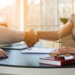 Existe una serie de interrogantes que debe hacerse para saber en qué podrá ayudarle un abogado en su caso de indemnización laboral por accidentes y lesiones